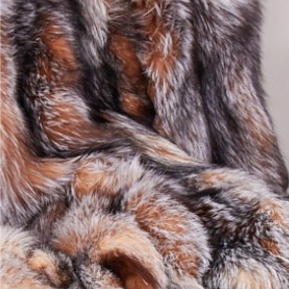 Oh my gosh look at this size small /medium
Mink fox mix genuine fur 1980s - Picture 6 of 17